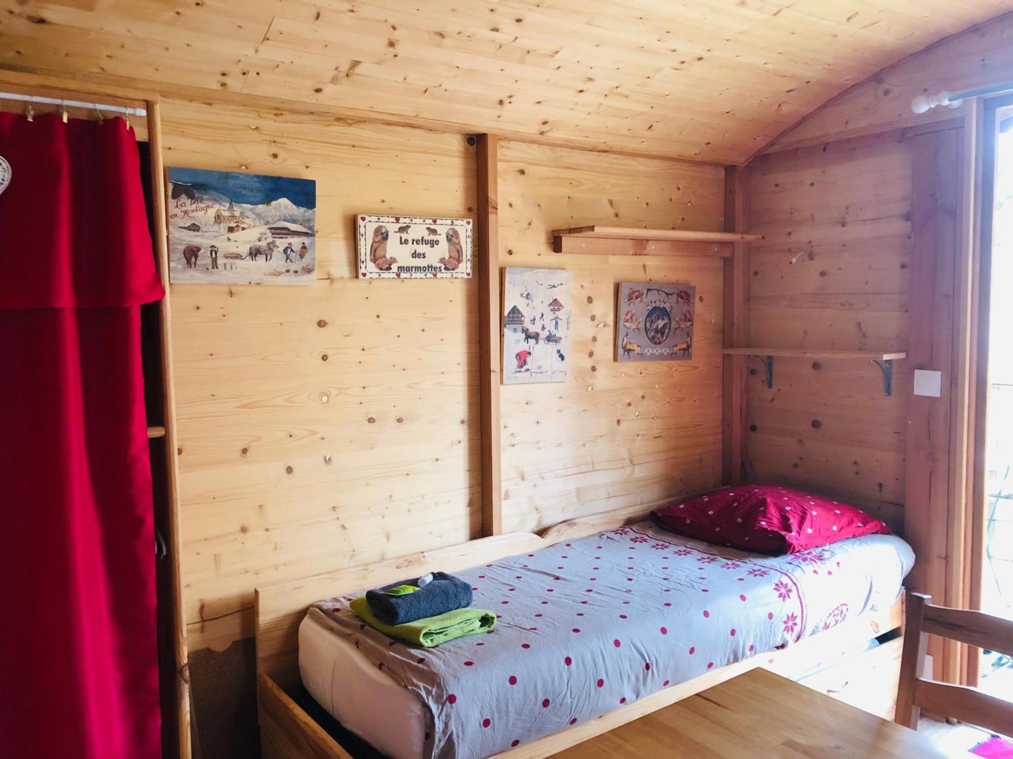Camping, Hotel De Plein Air Les Cariamas Chateauroux-les-Alpes Exterior photo